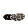 Nike Zapatillas Hombre ZOOM VOMERO 5 BEIGE vista frontal girada 45º