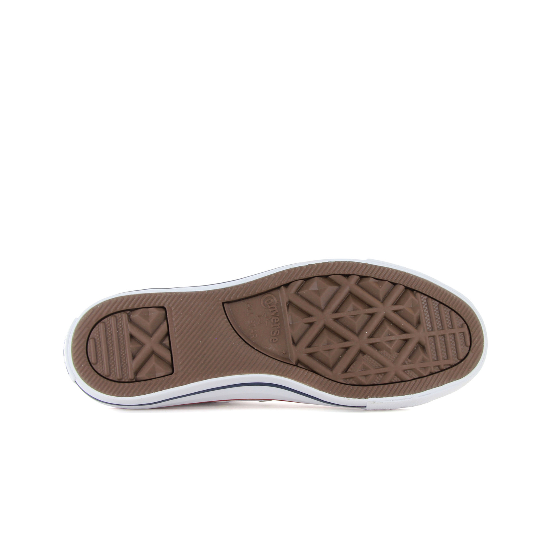 Converse Zapatillas Hombre Chuck Taylor All Star vista frontal girada 45º Converse Zapatillas Hombre Chuck Taylor All Star vista frontal girada 45º