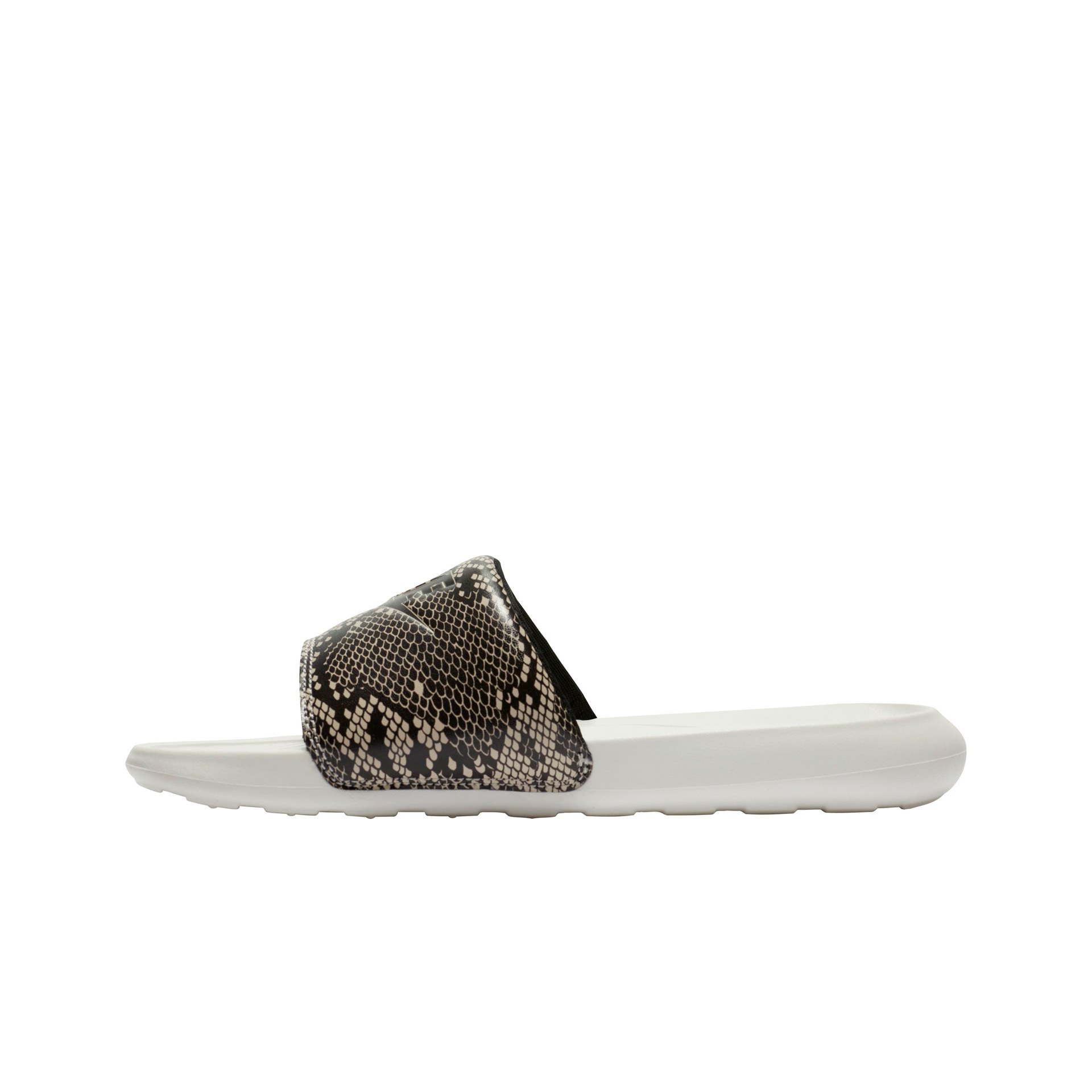 Nike Chancletas y Sandalias Mujer W NIKE VICTORI ONE SLIDE PRINT lateral interior Nike Chancletas y Sandalias Mujer W NIKE VICTORI ONE SLIDE PRINT lateral interior