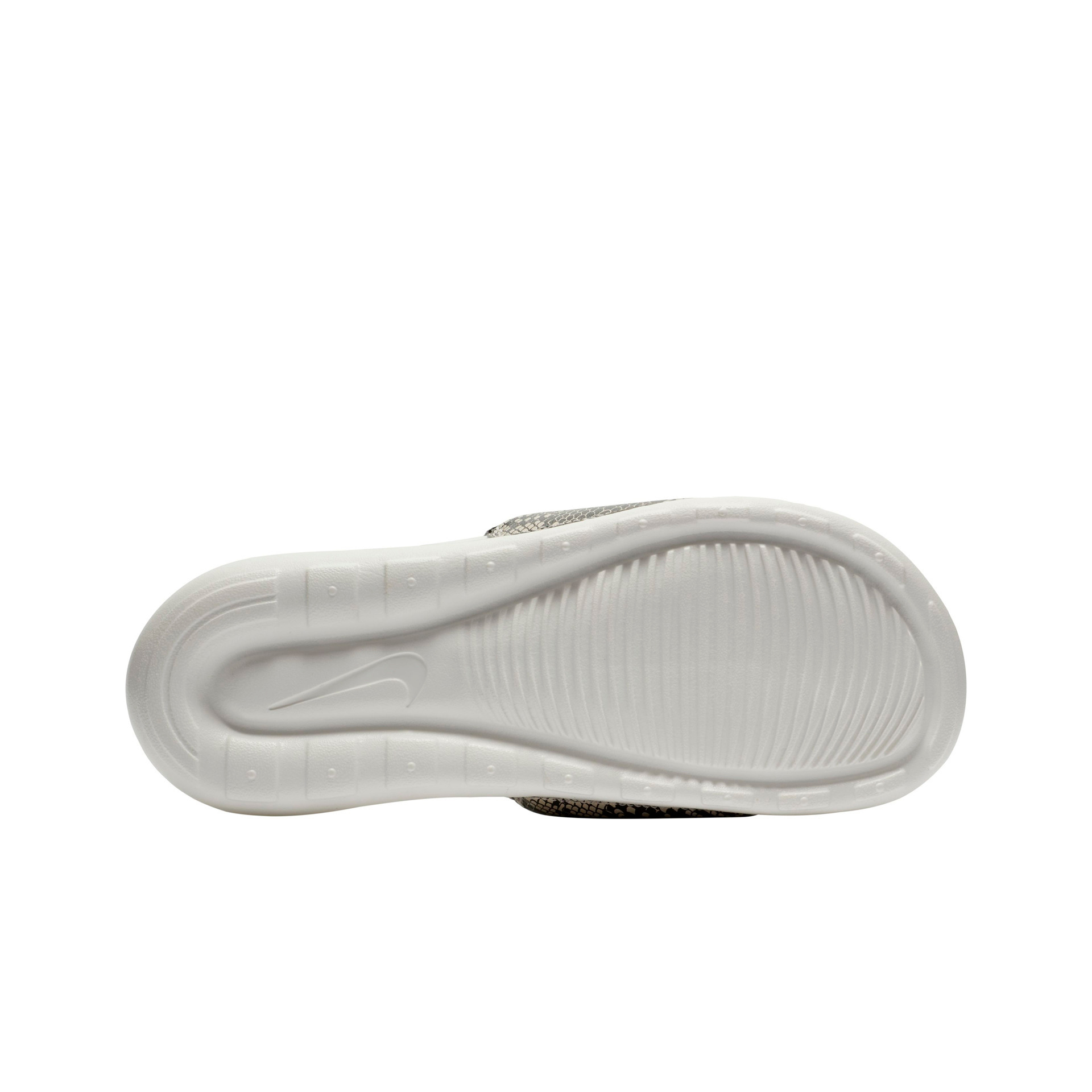 Nike Chancletas y Sandalias Mujer W NIKE VICTORI ONE SLIDE PRINT puntera Nike Chancletas y Sandalias Mujer W NIKE VICTORI ONE SLIDE PRINT puntera