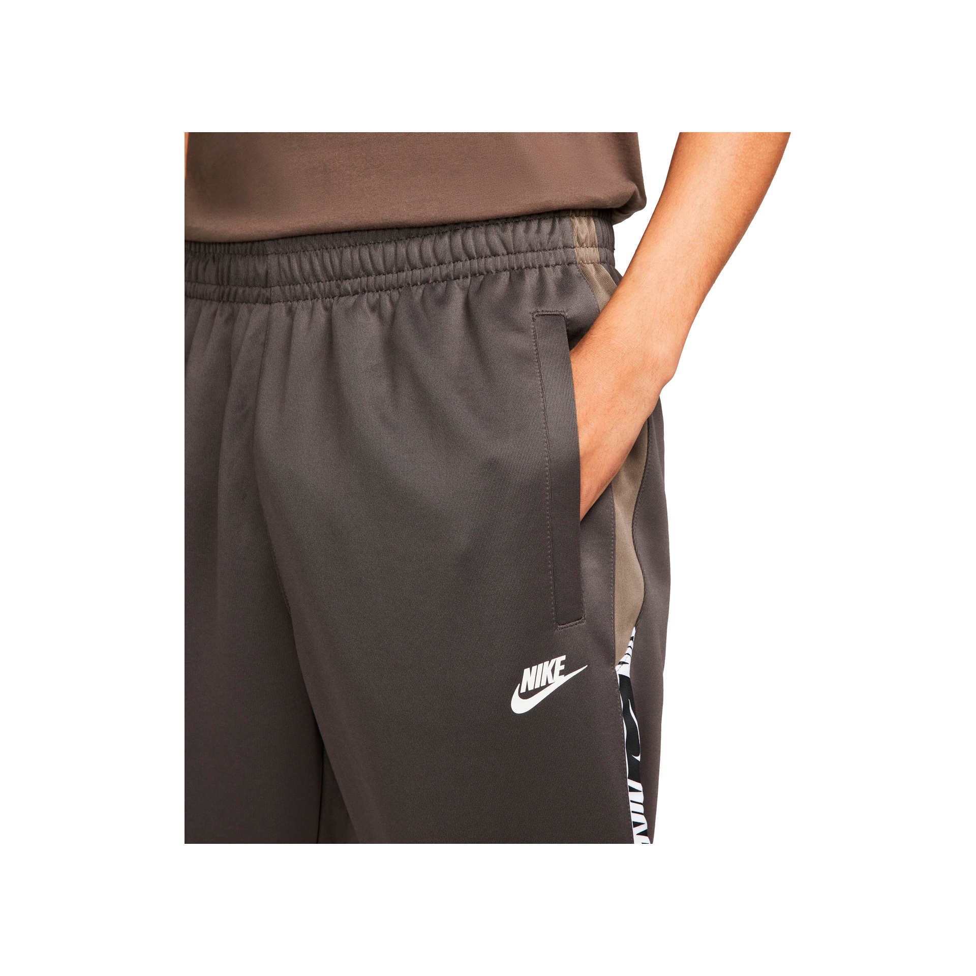 Nike Pantalón Hombre M NSW REPEAT PK JOGGER 03 Nike Pantalón Hombre M NSW REPEAT PK JOGGER 03