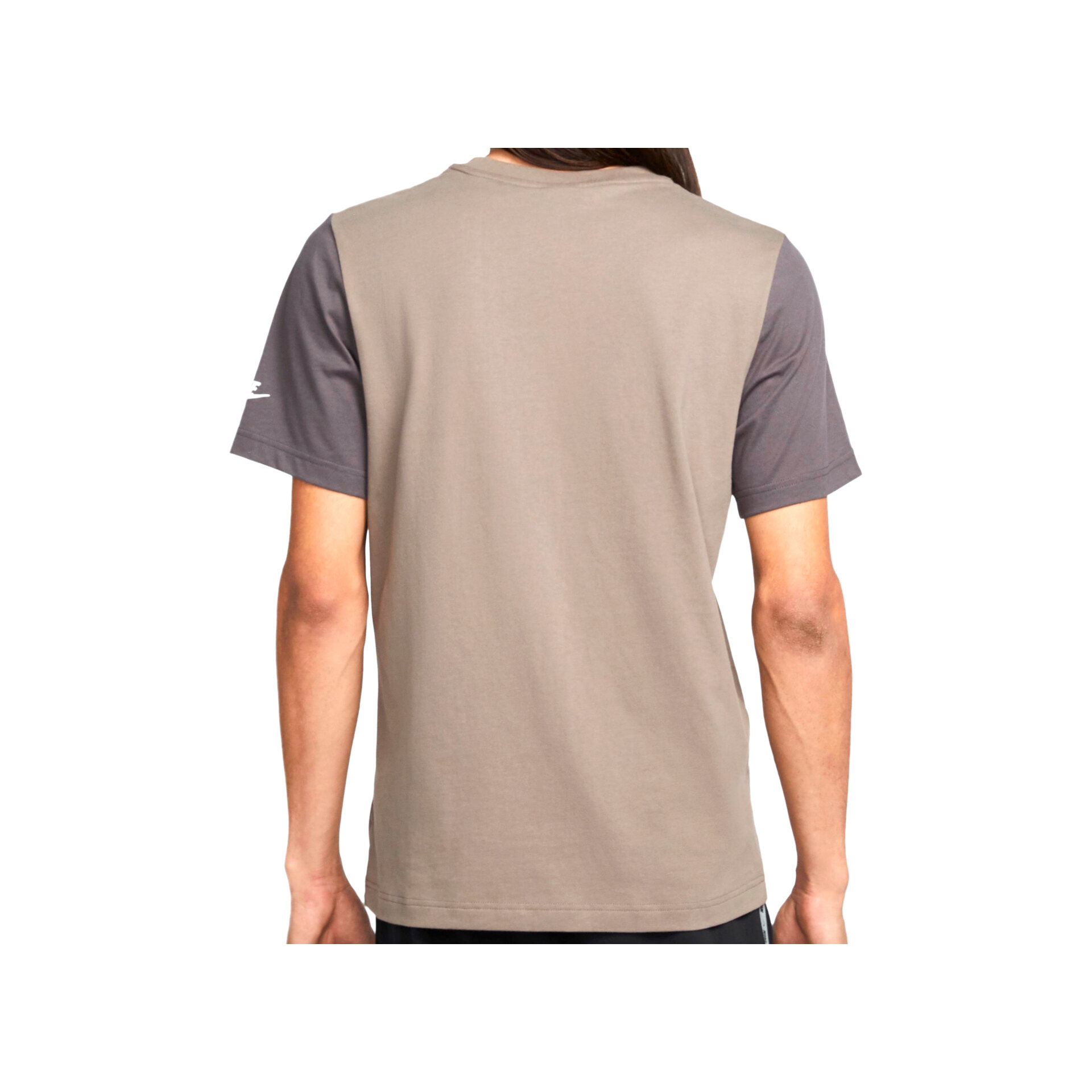 Nike Camiseta Hombre M NSW REPEAT SS TOP vista trasera Nike Camiseta Hombre M NSW REPEAT SS TOP vista trasera
