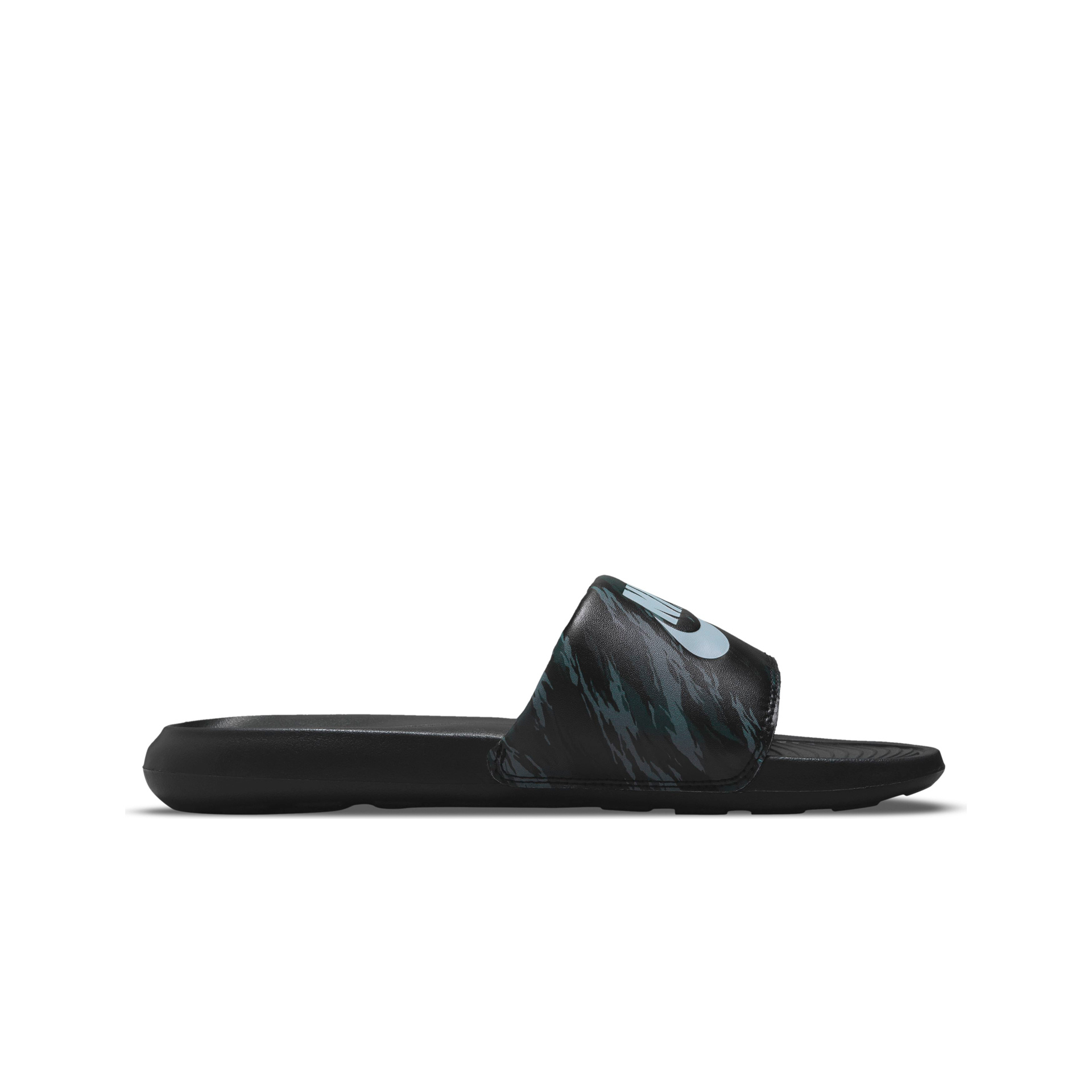 Nike Chancletas y Sandalias Hombre NIKE VICTORI ONE SLIDE PRINT lateral exterior Nike Chancletas y Sandalias Hombre NIKE VICTORI ONE SLIDE PRINT lateral exterior