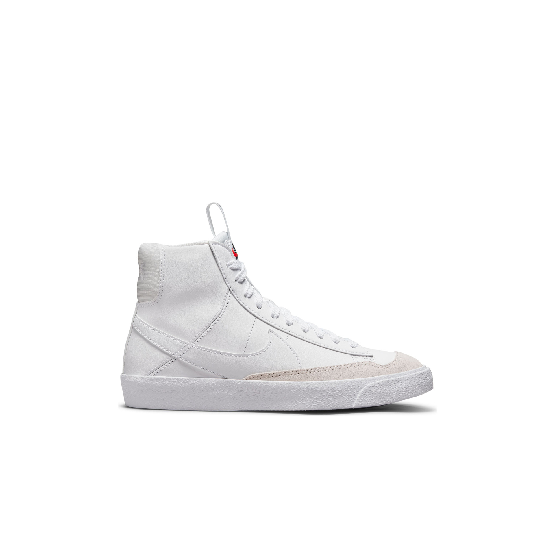 Nike Zapatillas Niña/os BLAZER MID '77 SE D (GS) lateral exterior Nike Zapatillas Niña/os BLAZER MID '77 SE D (GS) lateral exterior