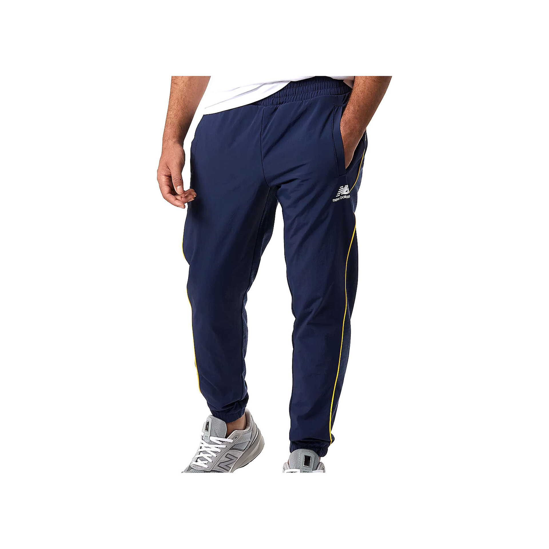 New Balance Pantalón Hombre Athletics Woven Cargo Pant vista frontal New Balance Pantalón Hombre Athletics Woven Cargo Pant vista frontal